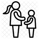 Mutter umarmt Kind  Symbol